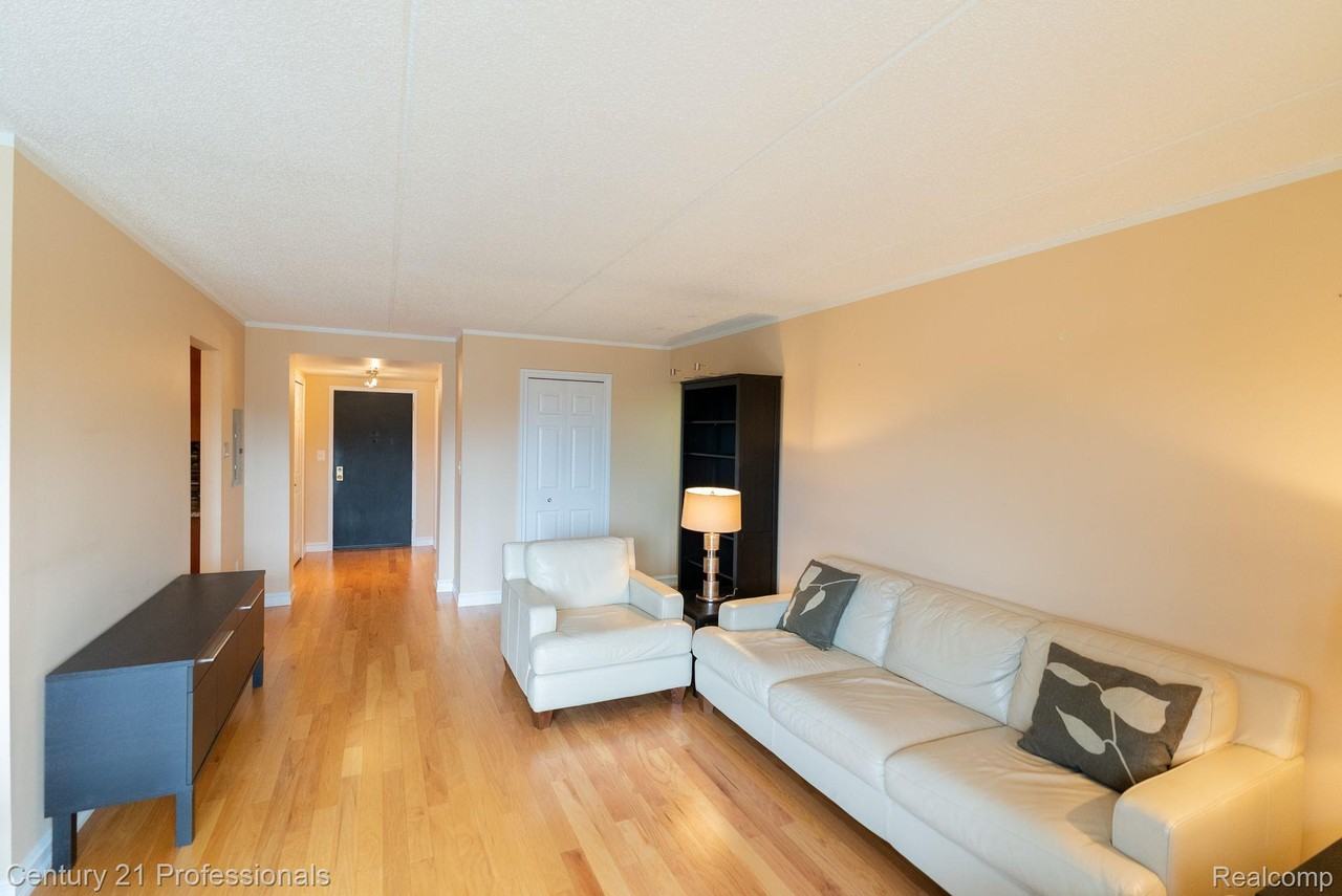 35300 Woodward Avenue - Photo 5 of 33