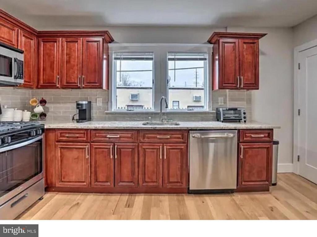 506 Atlantic Ave - Photo 4 of 7