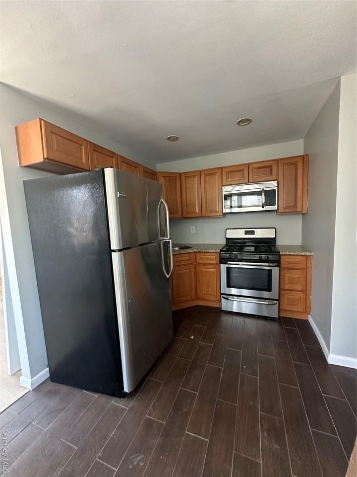 665 E Broadway ##2 - Photo 3 of 10