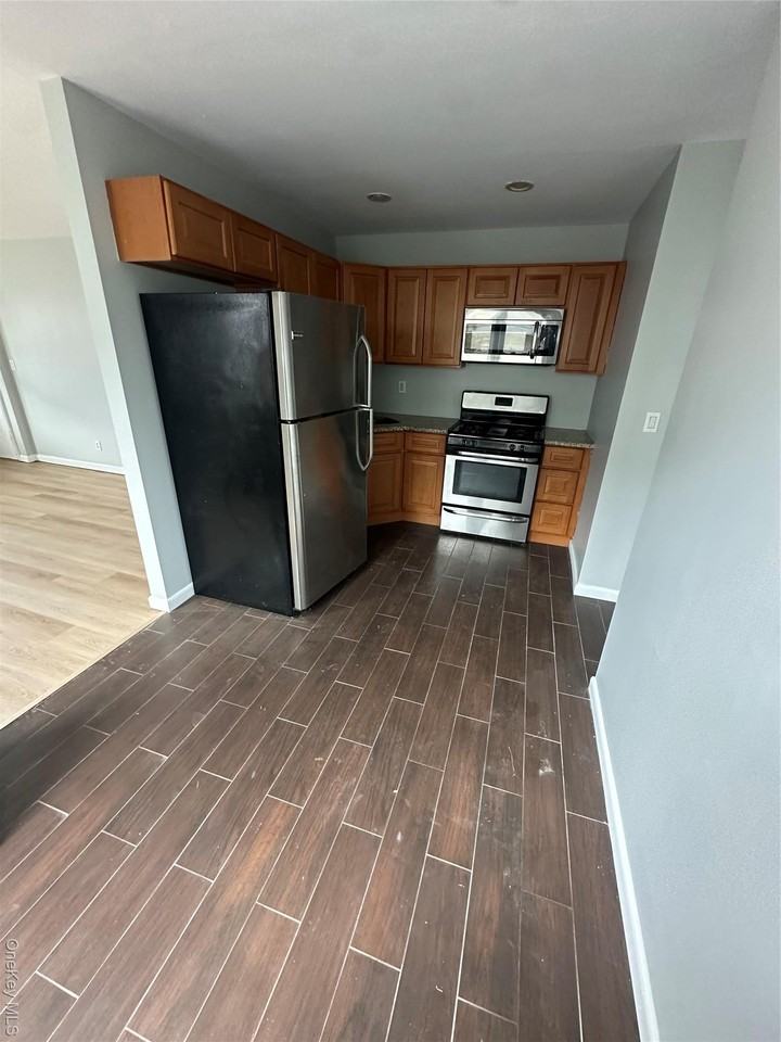 665 E Broadway ##2 - Photo 4 of 10