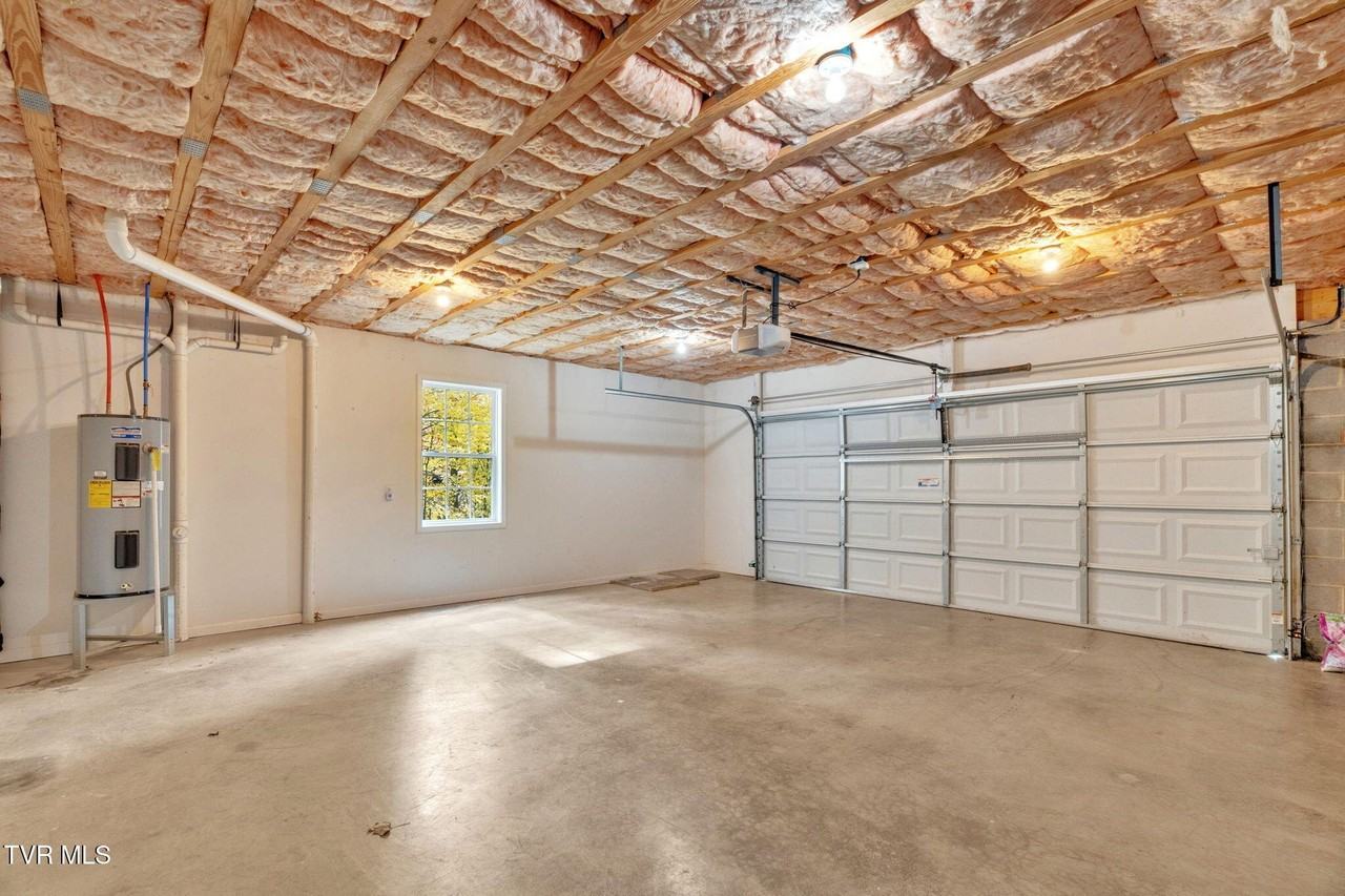 1125 Faye St - Photo 6 of 36