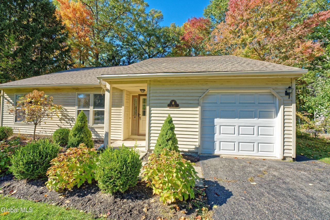 638 Top Ridge Dr - Photo 3 of 31