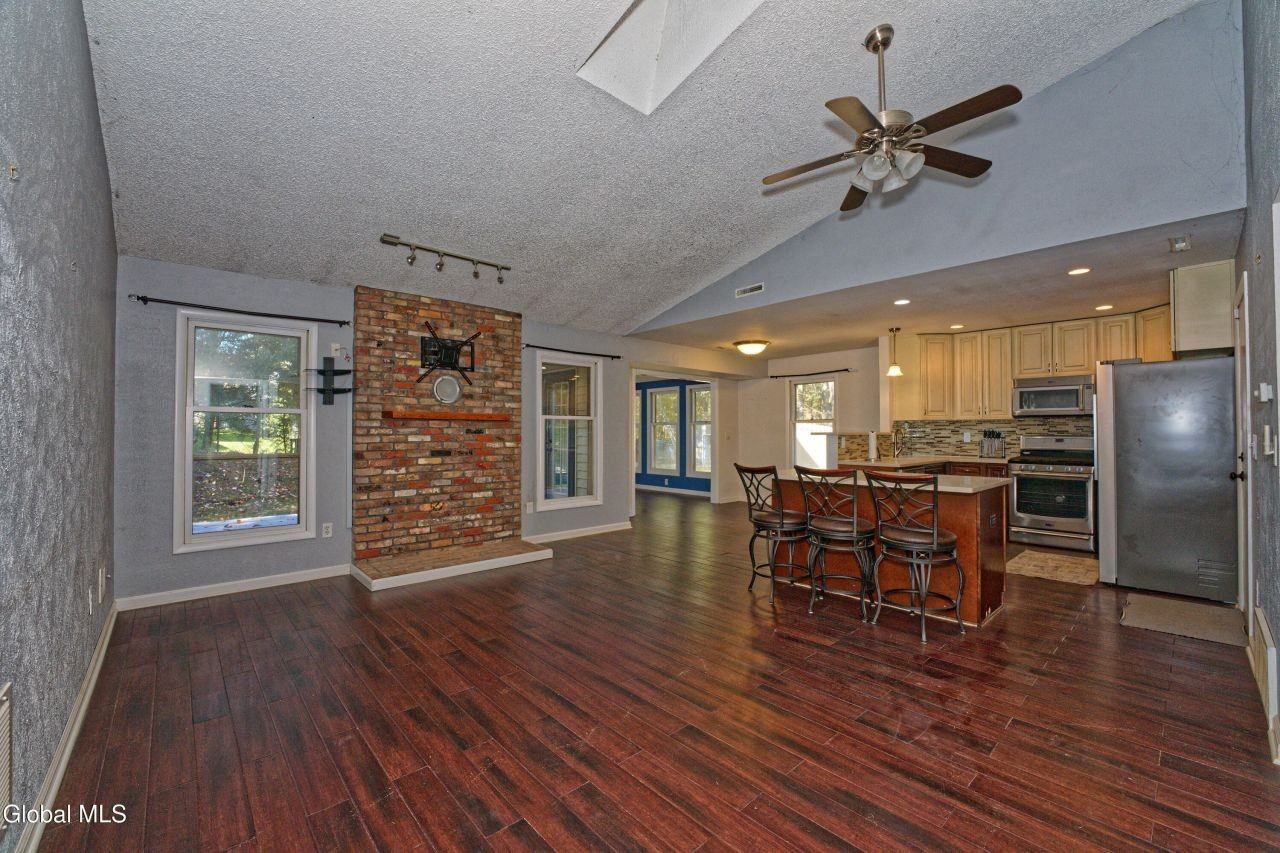 638 Top Ridge Dr - Photo 5 of 31