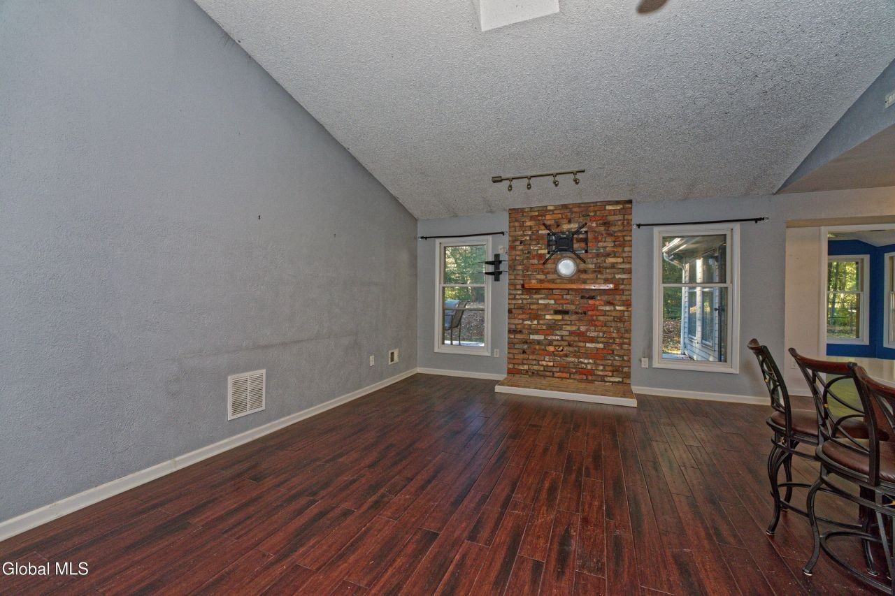 638 Top Ridge Dr - Photo 7 of 31