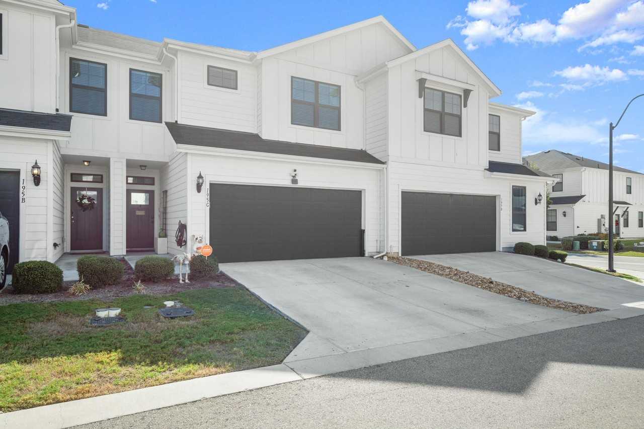 195 Waterside Rd Unit C - Photo 3 of 27