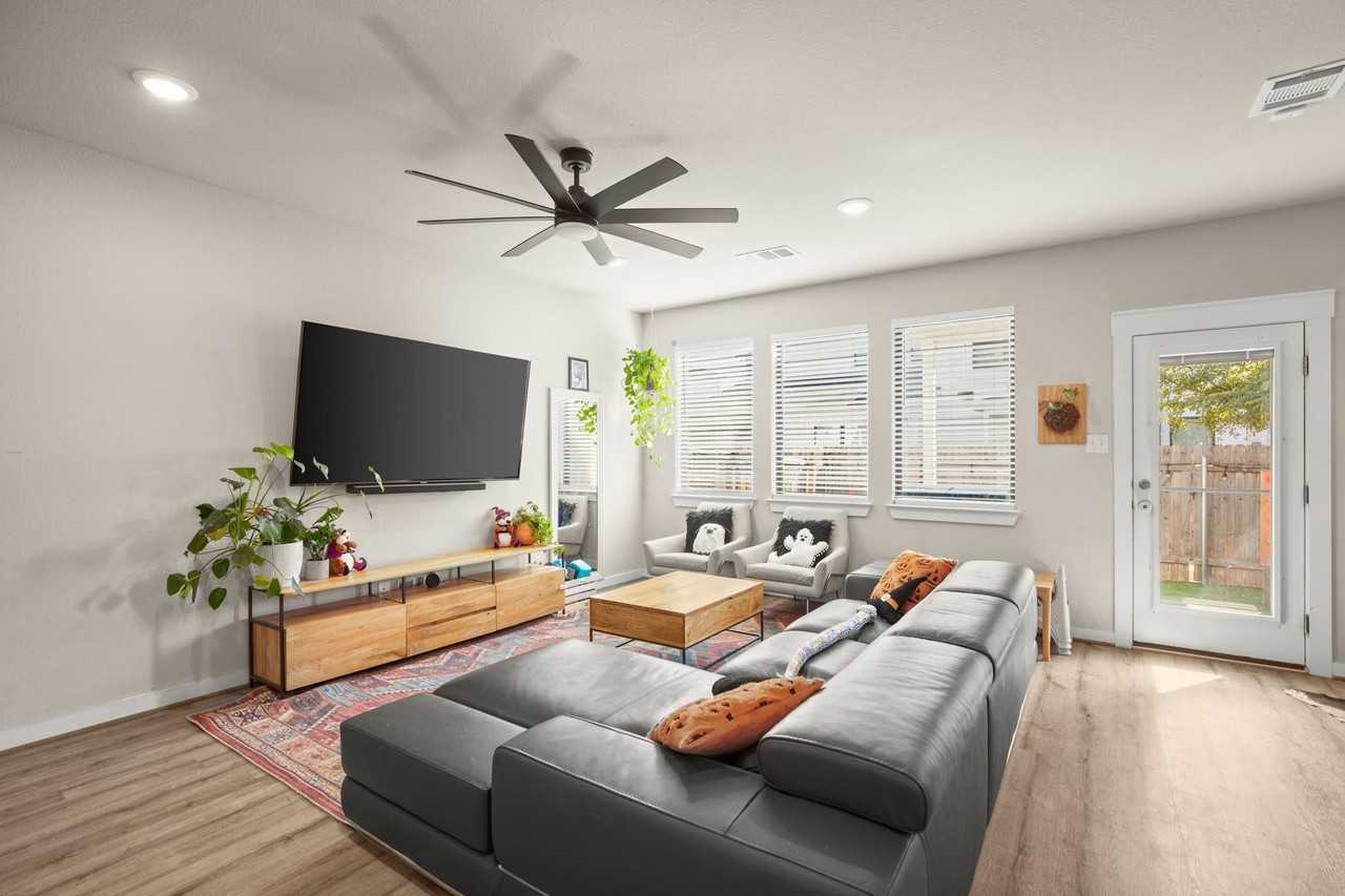 195 Waterside Rd Unit C - Photo 5 of 27