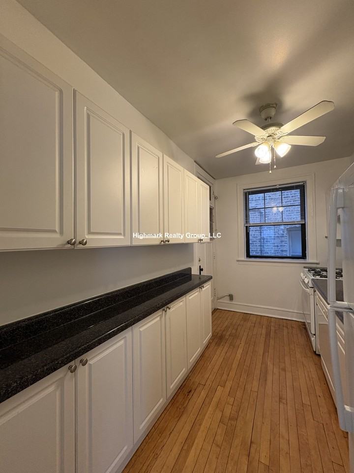 925 Forest Ave #4N - Photo 2 of 13