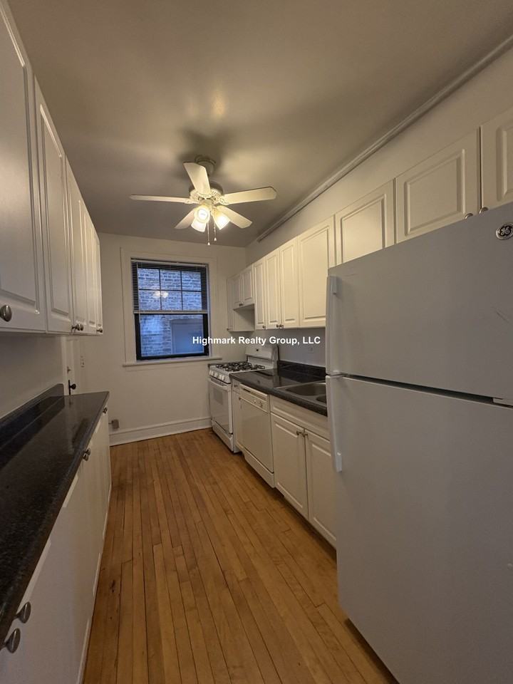 925 Forest Ave #4N - Photo 3 of 13