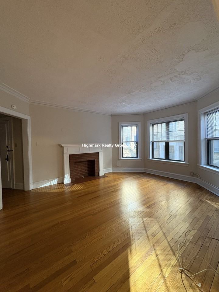 925 Forest Ave #4N - Photo 5 of 13