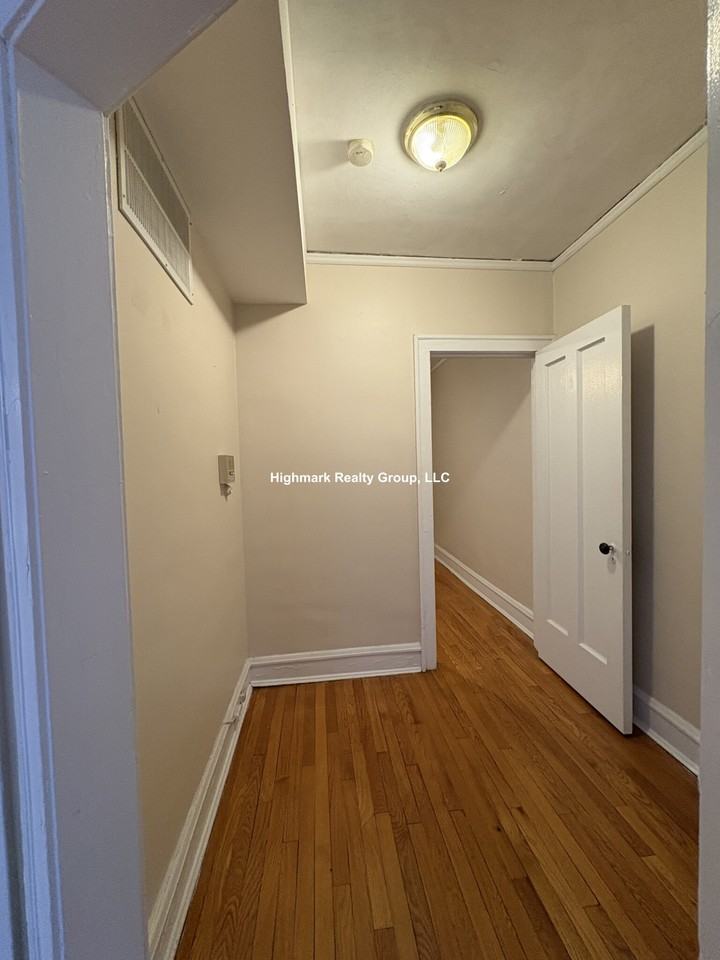 925 Forest Ave #4N - Photo 7 of 13