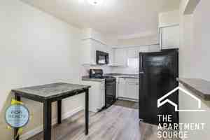 featured image of 1039 College Ave #2E