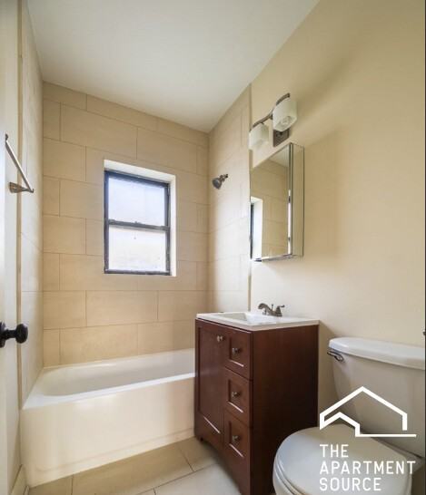 N Ashland Ave #W2 - Photo 3 of 5