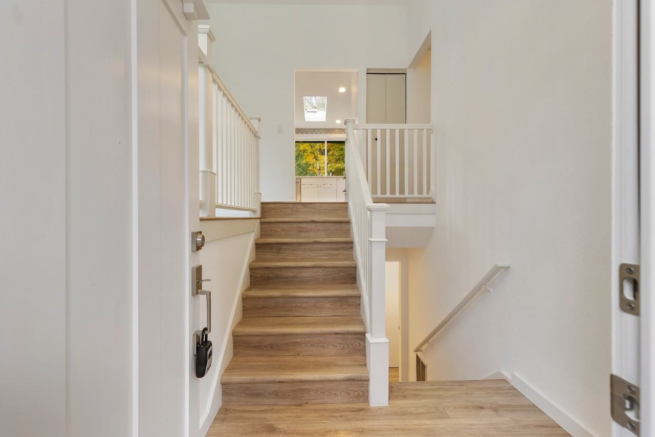 917 Duchess Road - Photo 3 of 40