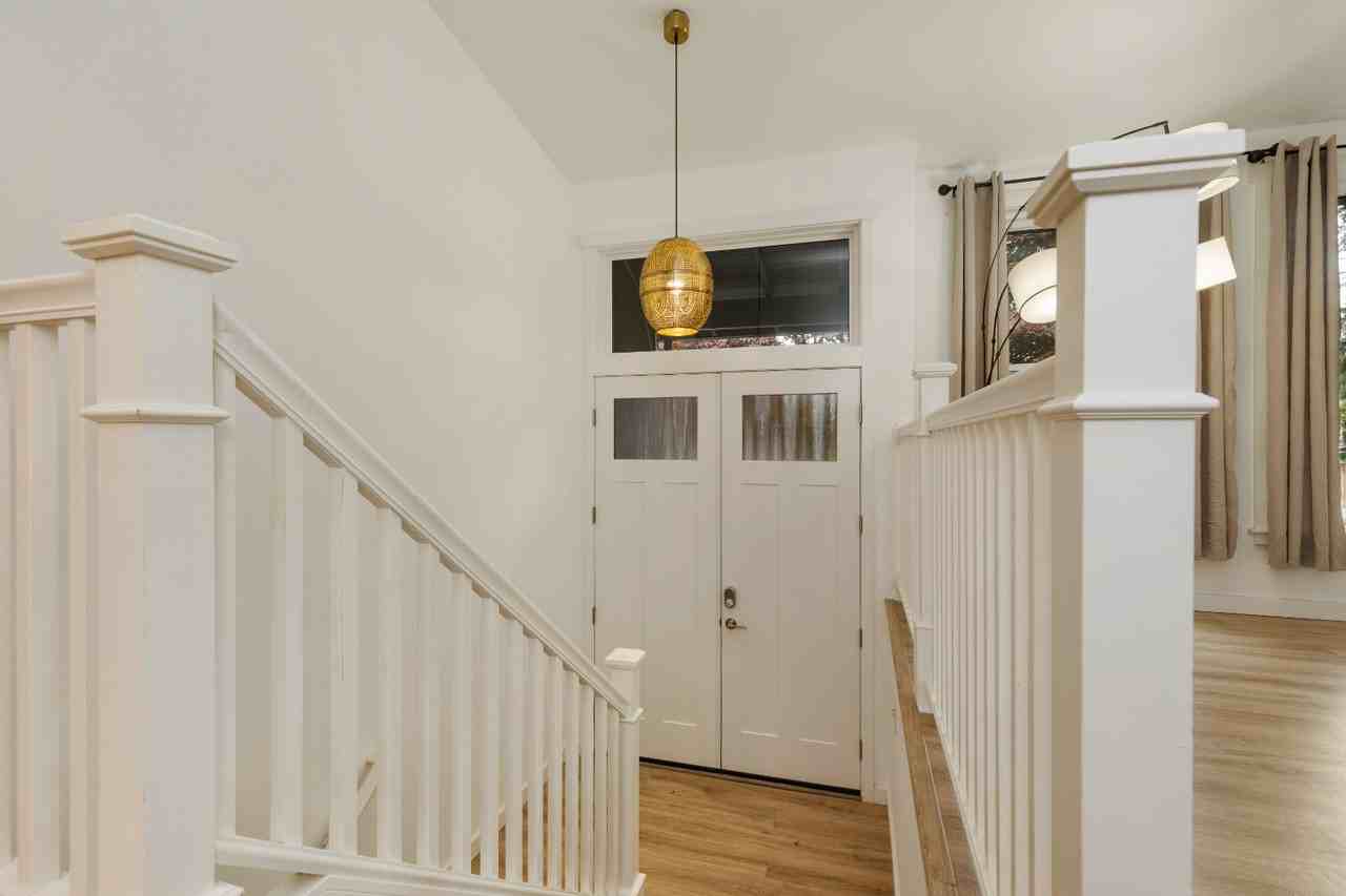 917 Duchess Road - Photo 4 of 40