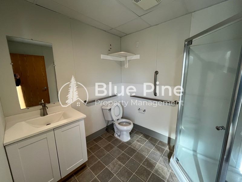 369 Gladstone St - Photo 7 of 7