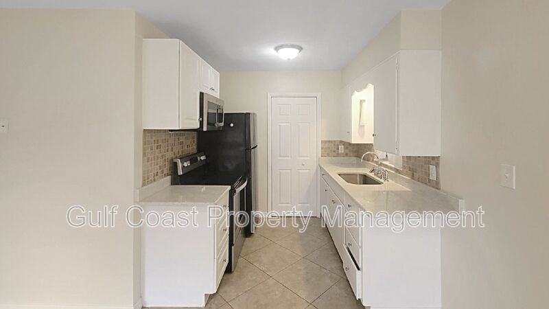 1604 8th Ave W - Photo 3 of 8