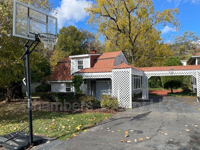 10130 Blake Ln - Photo 3 of 24