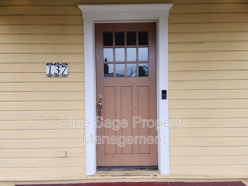 137 W 13th St - Photo 2 of 46
