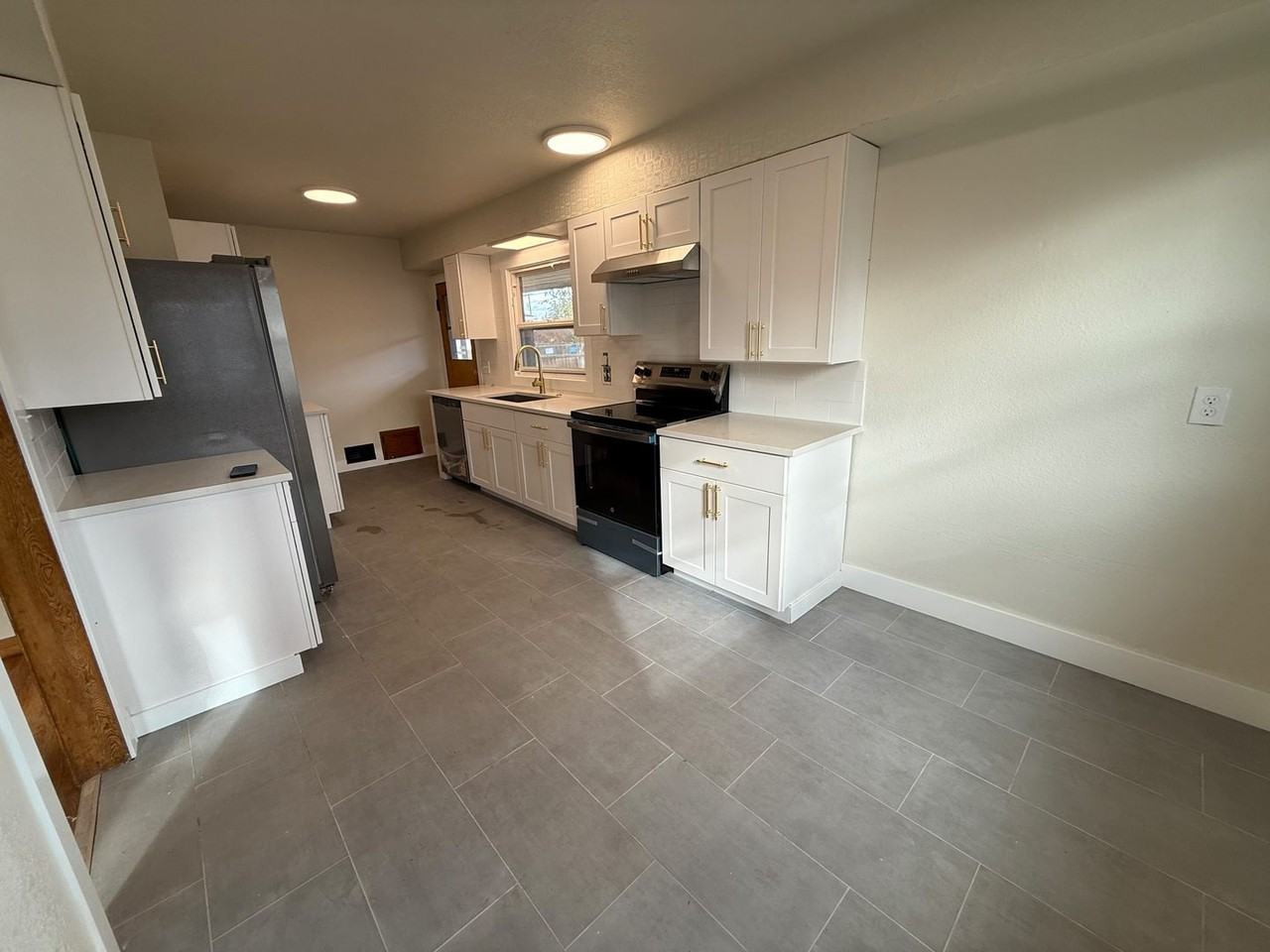 608 Northwest Canyon Drive - Photo 4 of 23