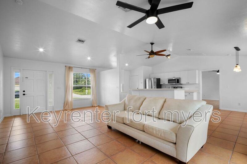 3011 50th St Sw - Photo 4 of 33