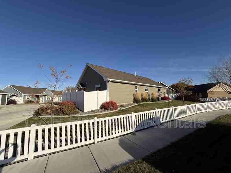 1405 Harmony Ct - Photo 3 of 18