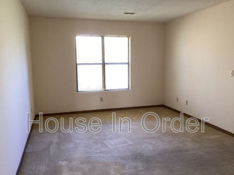 1220 State St - Photo 5 of 15