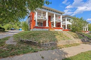 featured image of 3224 E 8th St #1W