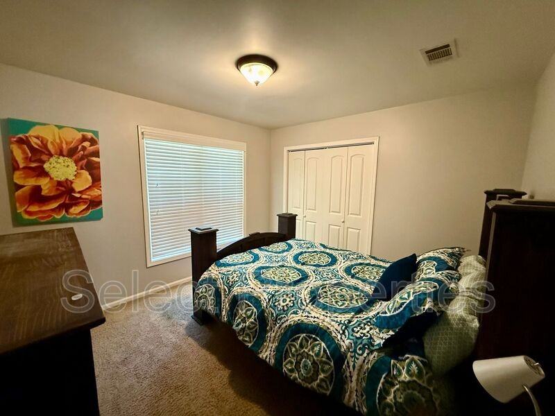 605 Shadow Ridge Dr - Photo 2 of 12