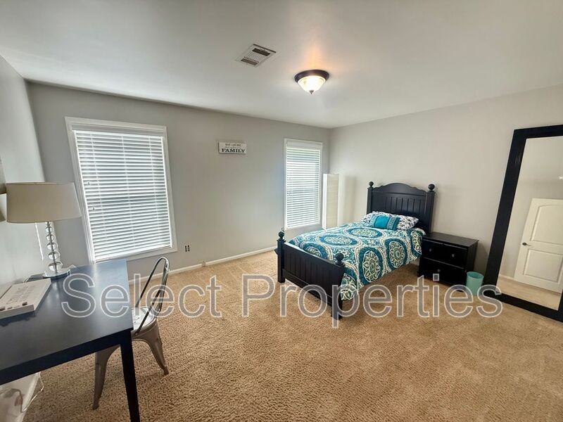 605 Shadow Ridge Dr - Photo 3 of 12