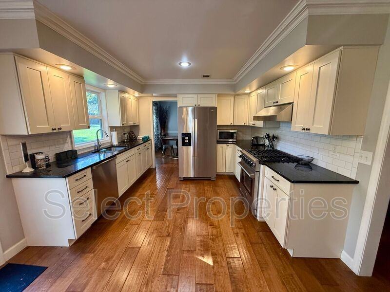 605 Shadow Ridge Dr - Photo 7 of 12