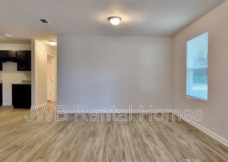 704 East 56th Street - Photo 4 of 8