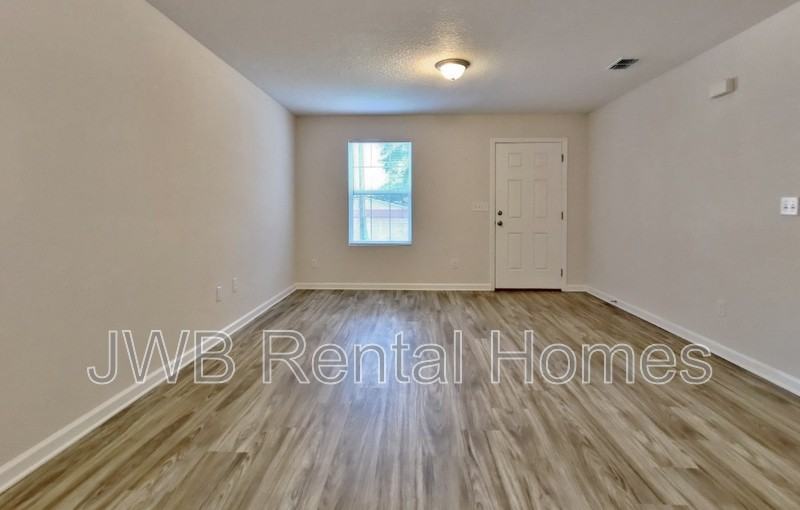 704 East 56th Street - Photo 5 of 8