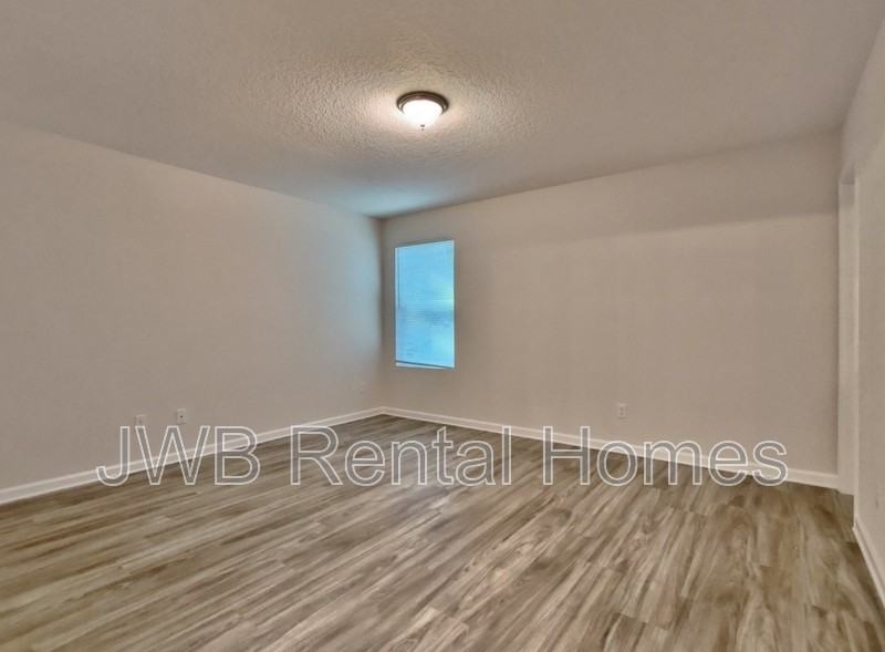 704 East 56th Street - Photo 6 of 8