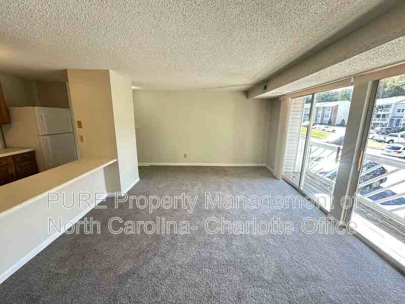 9520 Shannon Green Drive #E - Photo 4 of 31