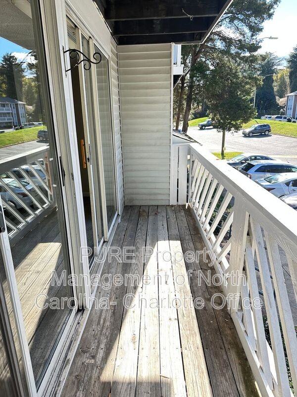 9520 Shannon Green Drive #E - Photo 6 of 31