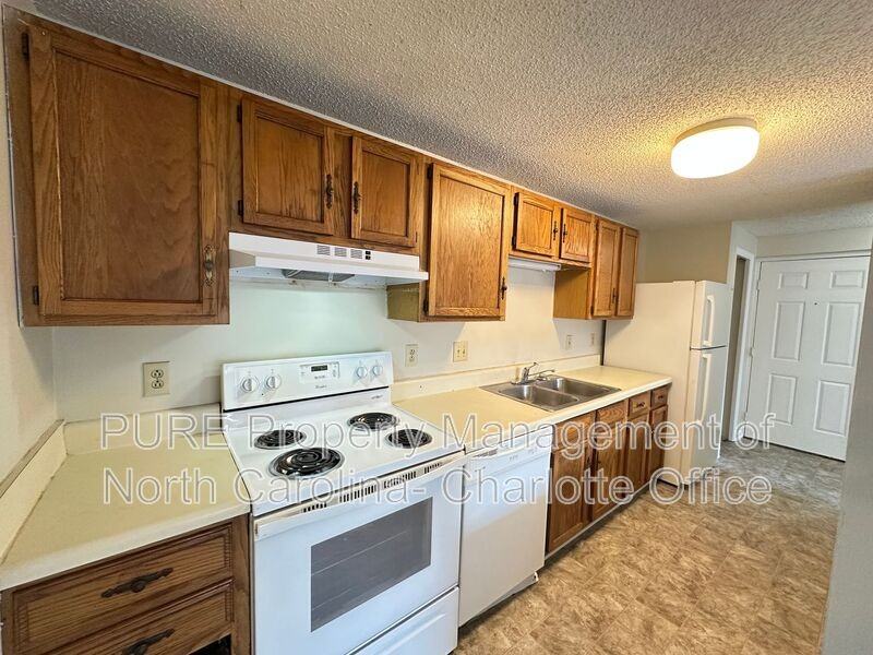 9520 Shannon Green Dr #E