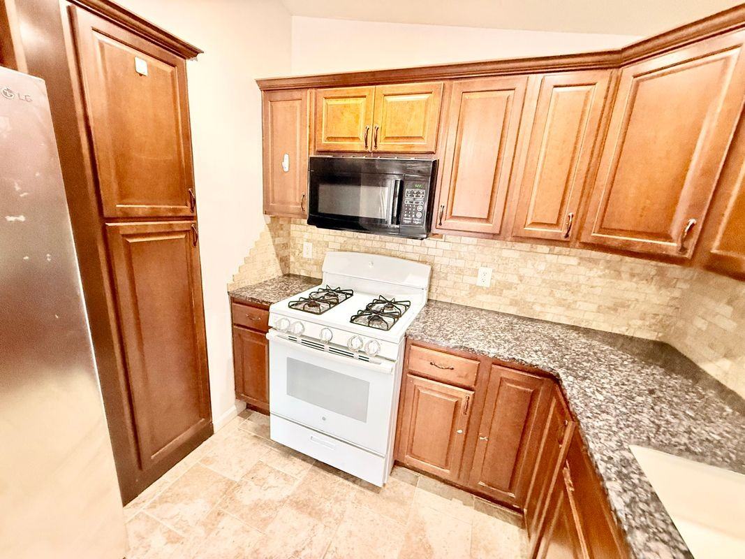 30 Kayron Dr ##A - Photo 3 of 15