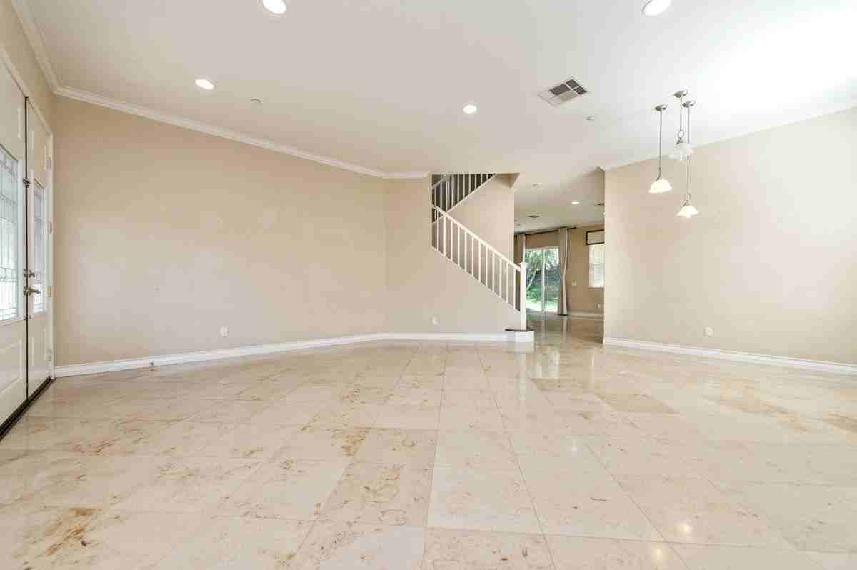 16483 Gala Ave - Photo 3 of 38