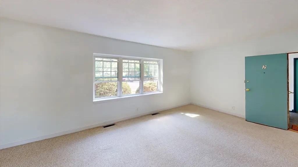 185 Lake Shore Rd - Photo 2 of 10