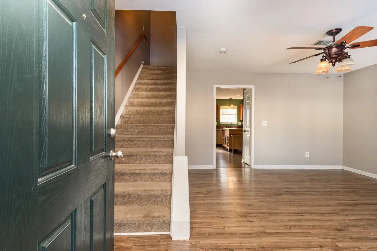 185 Lake Shore Rd - Photo 3 of 10