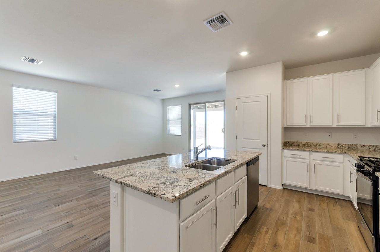 5468 West Monterey Drive - Photo 6 of 24