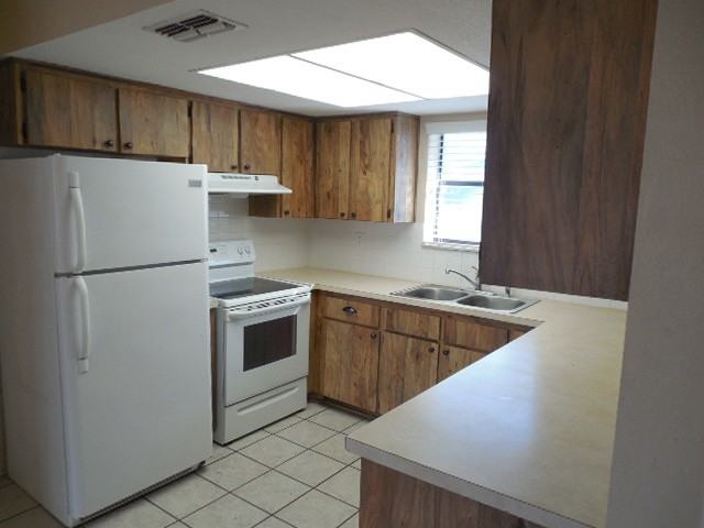 7366 Canterbury St - Photo 5 of 15