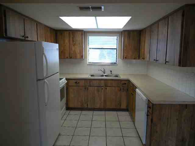 7366 Canterbury St - Photo 6 of 15