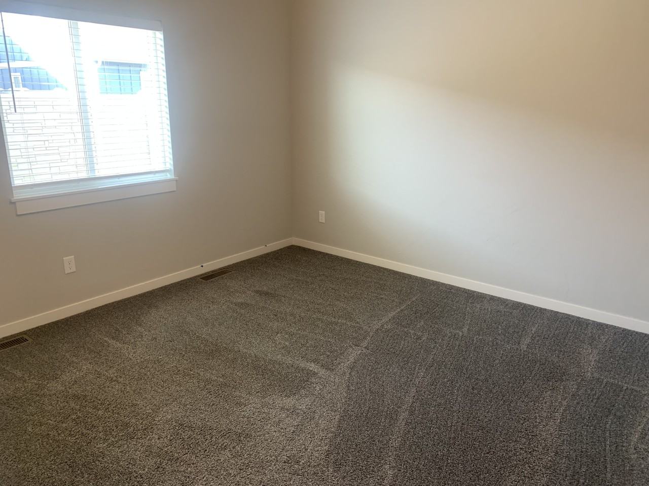 812 Foxglove Drive - Photo 5 of 16