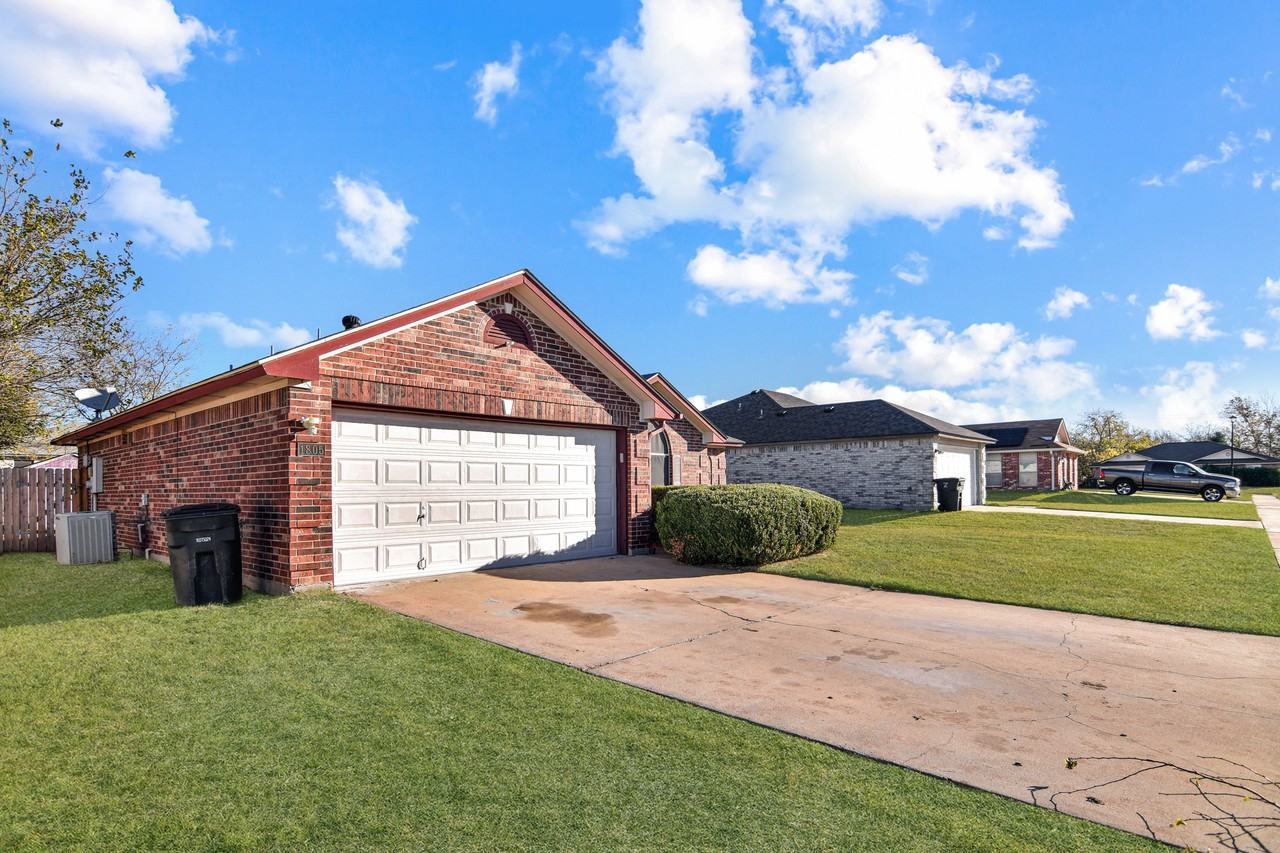 1805 Agate Dr - Photo 2 of 19