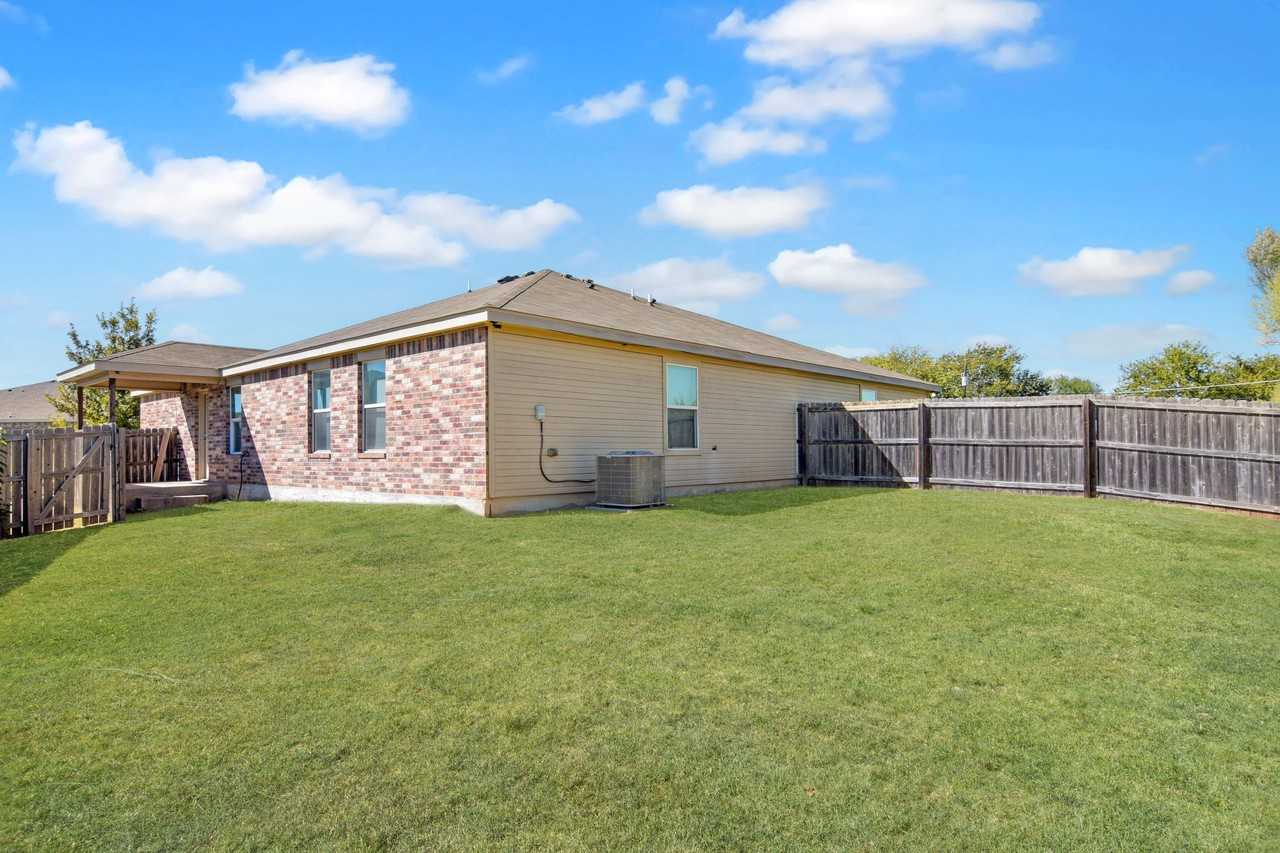 3701 John Chisholm Loop - Photo 3 of 7