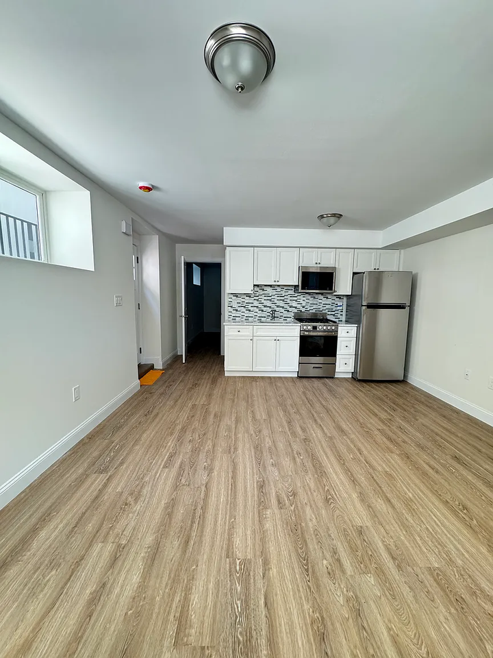 137 Sommer Ave - Photo 3 of 7