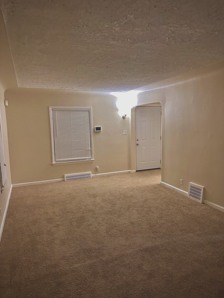 11632 Laing St - Photo 4 of 16