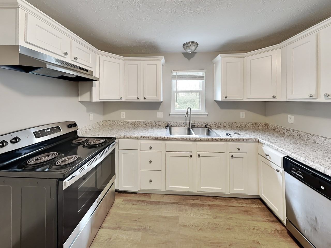 11106 Waterfield Ln - Photo 3 of 17