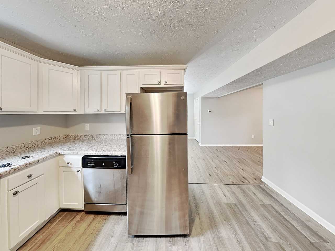 11106 Waterfield Ln - Photo 4 of 17